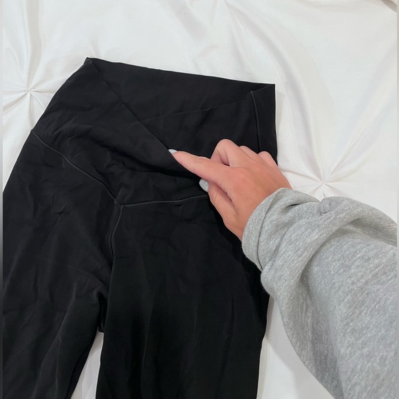 Airy crossover, black leggings - Picture 1 of 2